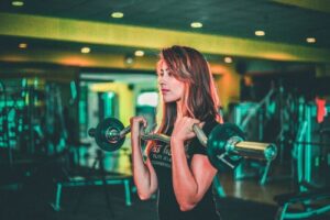 woman lifting barbell