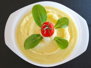 mashed potato in bowl