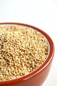 quinoa uncooked grains