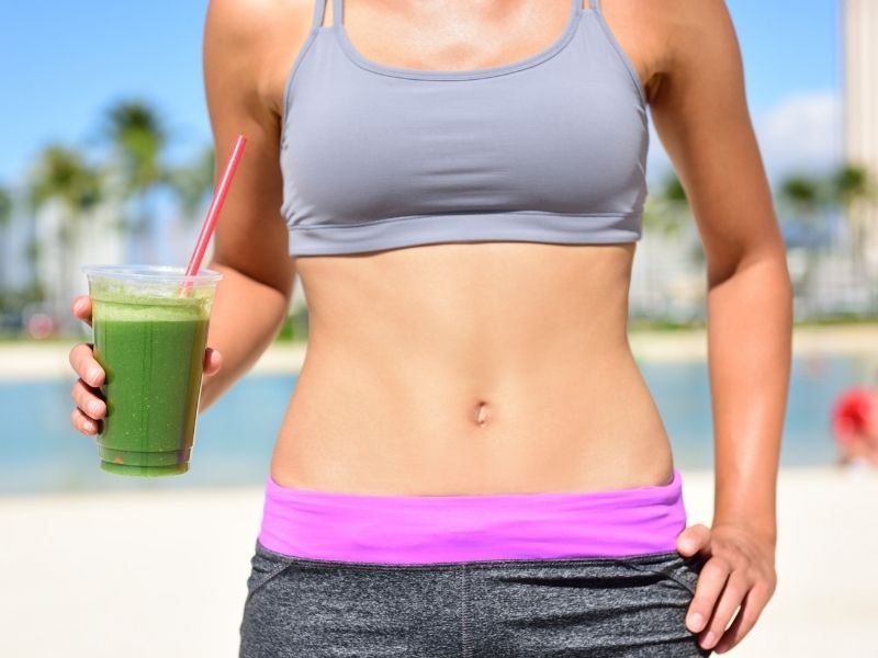 flat tummy with green smoothie