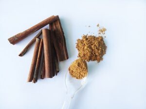 ground cinnamon and sticks