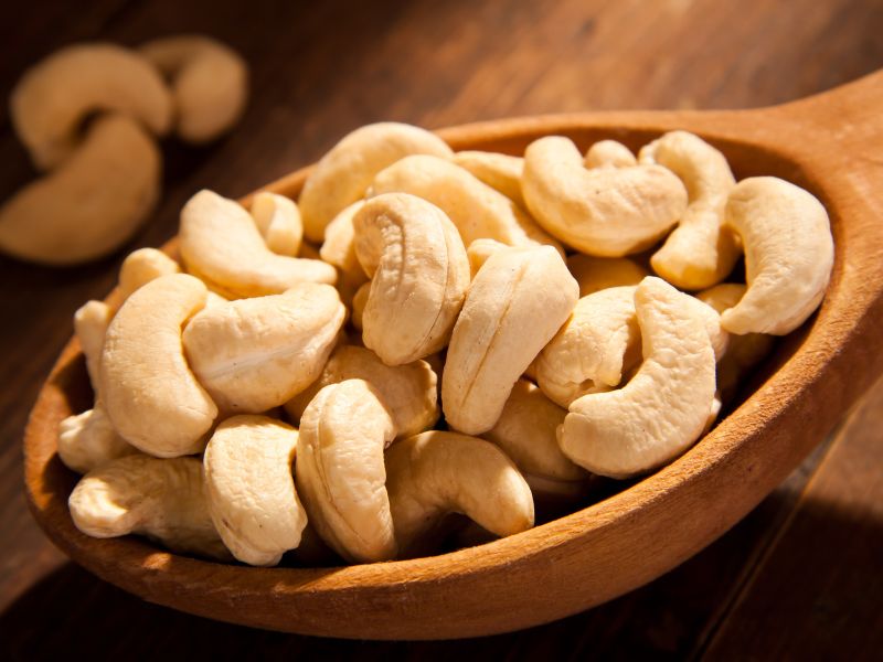 raw cashew nuts