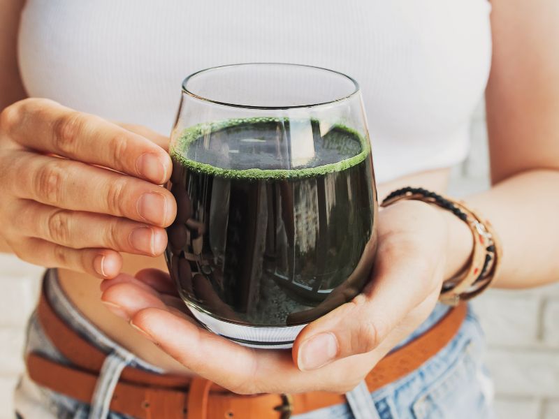 glass of spirulina