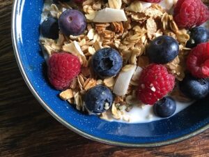 granola with berries