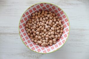 bowl of cooked chickpeas