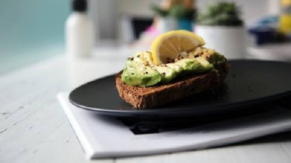 smashed avocado on toast