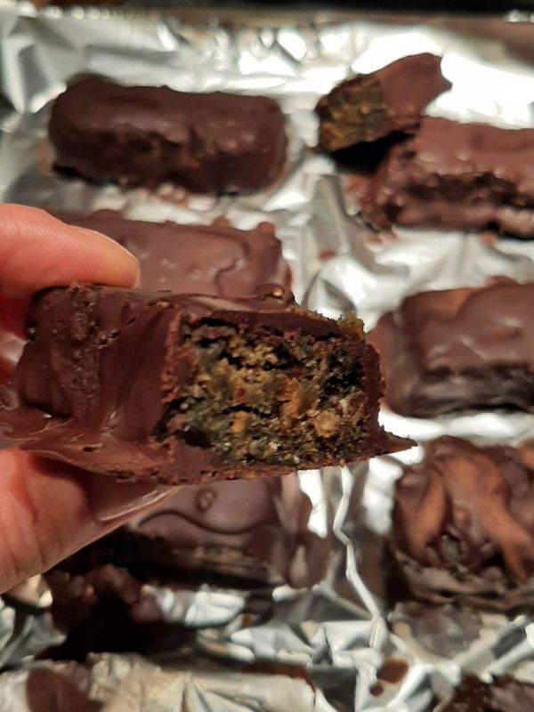 greens protein bars