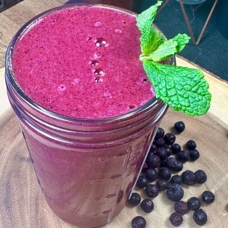 Detoxifying Green Smoothie With Microgreens